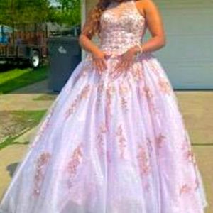 Quenciera/prom/wedding dress